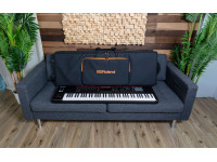 <b>Roland SC-G76W3 Saco Almofadado Semi-rigido com Rodas para Teclados 76-notas</b> <b>Roland SC-G76W3 Saco Almofadado Semi-rigido com Rodas para Teclados 76-notas</b>